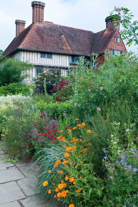 Long border with house as backdrop at Great Dixter June 2016