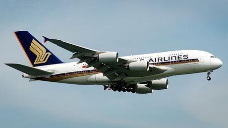 Singapore Airlines (SIA/SQ) Airbus A380 (9V-SK...