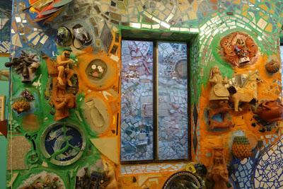 MAGNIFICENT MOSAIC MURALS: Philadelphia’s Magic Gardens