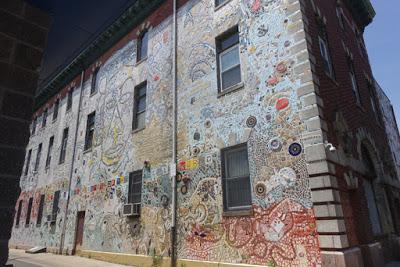 MAGNIFICENT MOSAIC MURALS: Philadelphia’s Magic Gardens