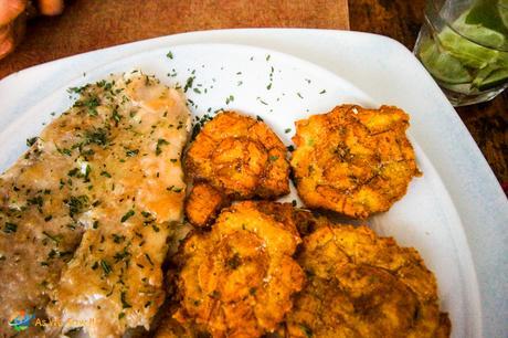 Chicken served with a side of patacones