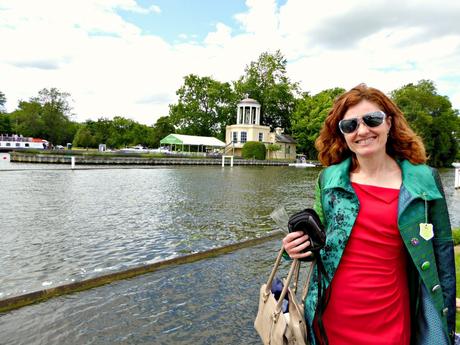 Girl on the River at Temple Island (which I now know is where the races start).