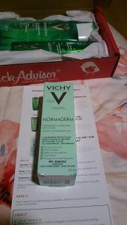 Unboxing Vichy Acne line from #VichyWorksForMe