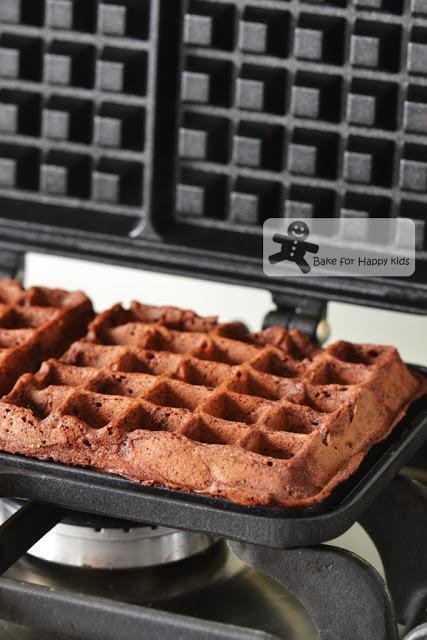 Easy and Not-So-Fatty Crispy Chocolate Buttermilk Waffles (Alton Brown)