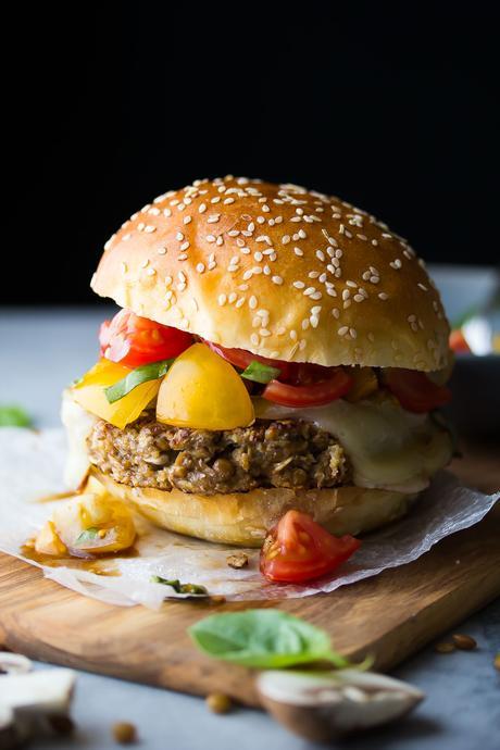 Mushroom and Lentil Bruschetta Burger: this healthy veggie burger is ready in 30 minutes!