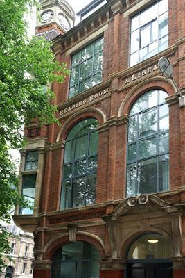 A walk up St Mary At Hill A walk up St Mary At Hill