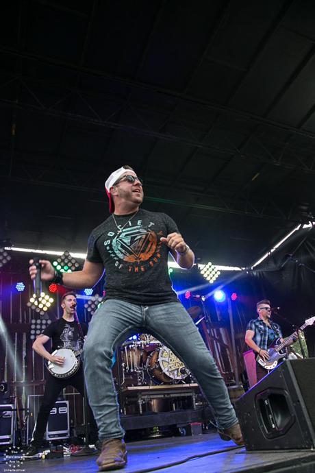 CMT Music Fest 2016: Cold Creek County and Them Dang Rattlers on the Maple Leaf Stage!