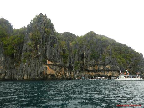 Island Hopping in Islas de Gigantes: Visiting the Sandy Shores of a Summer Paradise