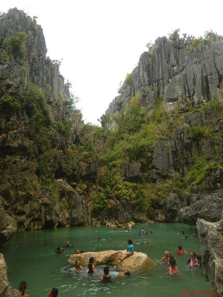 Island Hopping in Islas de Gigantes: Visiting the Sandy Shores of a Summer Paradise