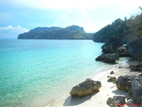 Island Hopping in Islas de Gigantes: Visiting the Sandy Shores of a Summer Paradise