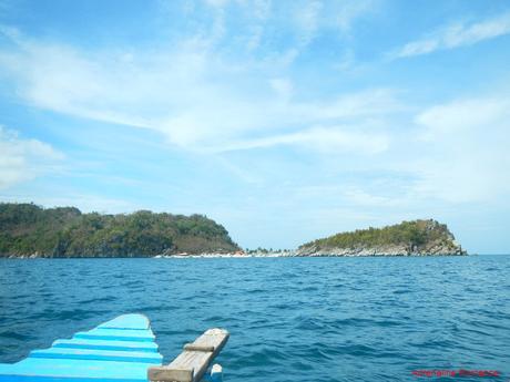 Island Hopping in Islas de Gigantes: Visiting the Sandy Shores of a Summer Paradise