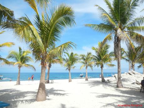 Island Hopping in Islas de Gigantes: Visiting the Sandy Shores of a Summer Paradise