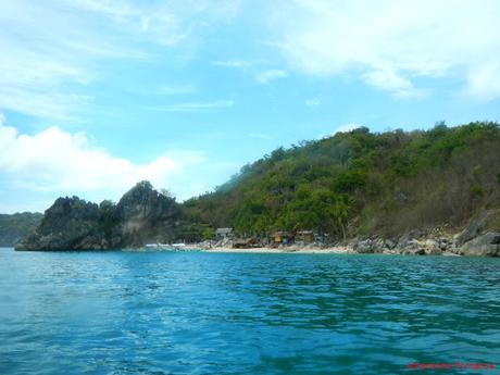 Island Hopping in Islas de Gigantes: Visiting the Sandy Shores of a Summer Paradise