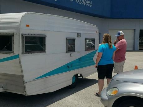 Vintage Camper Rebuild for Glinda