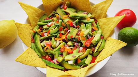 chunky bell-pepper-guacamole-easy-healthy-salad-vegan-vegetarian-Mexican-