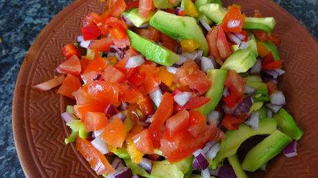 chunky-bell-pepper-guacamole-salad-Mexican-vegan-vegetarian-appetizer-party-