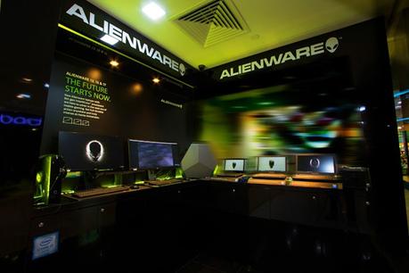 DELL's New Exclusive Store at Plaza Singapura Invites You To Augment Reality