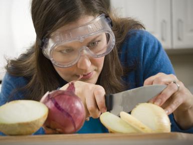 How To Chop An Onion Without Crying , 6 Tested Ways