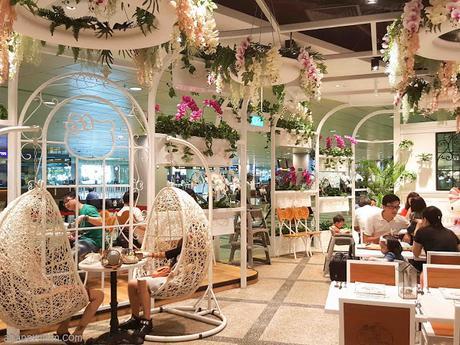 Hello Kitty Orchid Garden  - World's first 24-hour Hello Kitty Café opens in Changi Airport