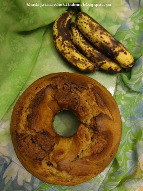 GÂTEAU AU CHOCOLAT, BEURRE D’ARACHIDES ET BANANE / CHOCOLATE PEANUT BUTTER BANANA CAKE / BIZCOCHO DE CHOCOLATE, MANTEQUILLA DE MANI Y BANANA / كيك الموز بالشكولاته و زبدة الفول السوداني