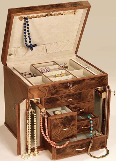 How and Where to Store Your Favourite Jewellery? Jewellery Boxes or Jewellery Stands? What’s More Practical?