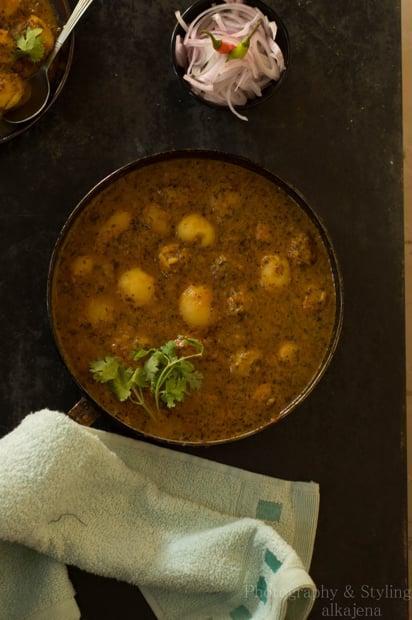 Curry Patta Aloo- Potatoes cooked in Curry leaves paste