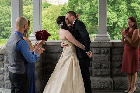 central_park_wedding_the_kiss