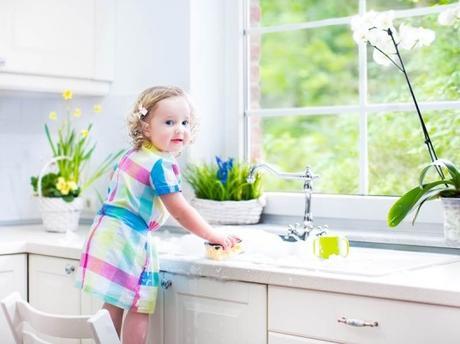 6 Non-Toxic Cleaners from Your Kitchen Pantry