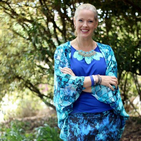 A dressyo outfit calls for a statement necklace. The necklace is big and bold, so the earrings are more modest and discreet so they don't fight with each other.