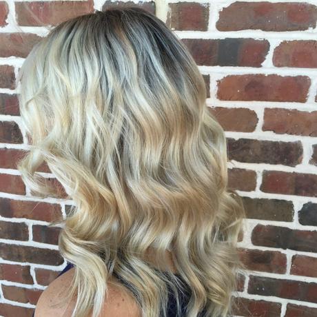 Looking for the perfect hairstyle to transition from summer to fall? Shadow roots are the perfect way to add some darker color to your blonde and give you perfect fall locks. 