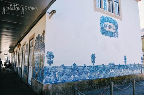 azulejos of Rio Tinto Train Station, Portugal / Estação Ferroviária de Rio Tinto