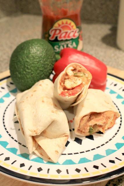 Salsa Chicken Wraps are the perfect back to school dinner. Quick and easy and so full of flavor. They are also super easy as a take-along meal for busy moms! #CampbellSavings #ad