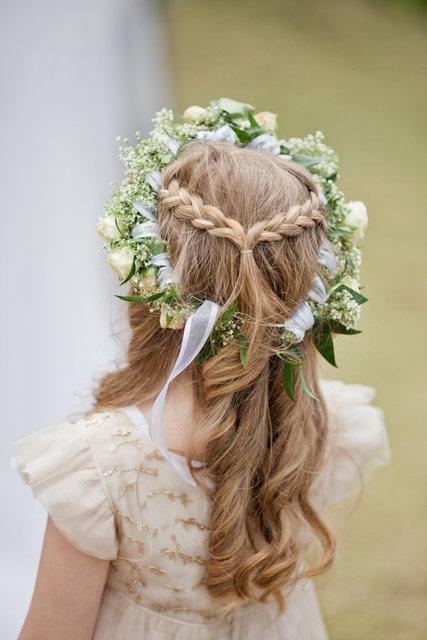 Best and Super Cute Flower Girl Hairstyles You Can Try - Paperblog