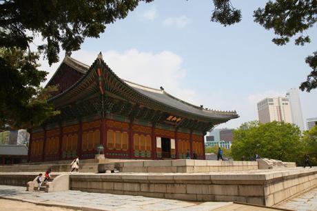 Seoul: Wander Around City Hall Station