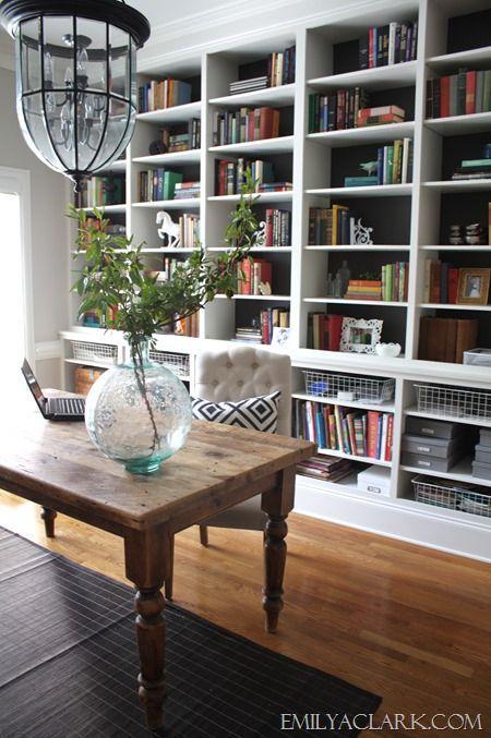 Neutral home office with built-in bookshelves: 
