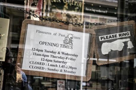 Summer In #London #SchoolHolidays - Cecil Court @CecilCourt Summer In #London #SchoolHolidays - Cecil Court @CecilCourt