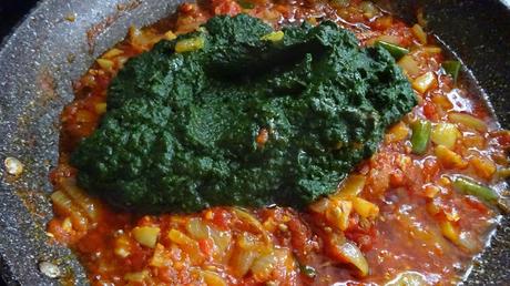 palak-paneer-cottae-cheese-paneer-spinach-tomatoes-side-dish-vegetarian