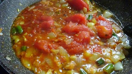 palak-paneer-cottae-cheese-paneer-spinach-tomatoes-side-dish-vegetarian