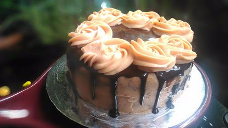 Salted Caramel Butter Cream Frosting and Chocolate Cake