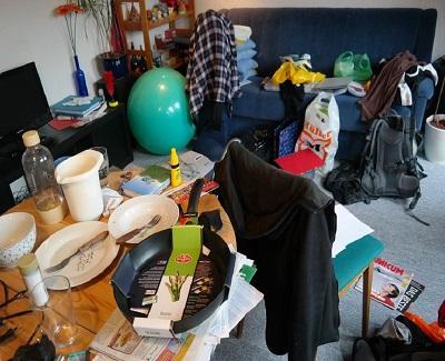 Tips For Faking Extra Space In Your Living Room 2 Clutter