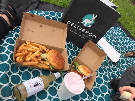 FOODIE// Deliveroo // Restaurant to Home Delivery Service