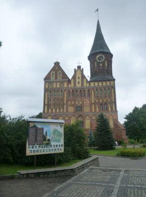 Backpacking in Kaliningrad: Top 25 Sights in Kaliningrad City Konigsberg Cathedral and Imannuel Kant Museum