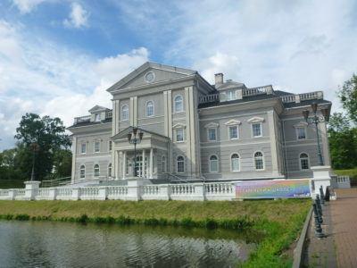 Backpacking in Kaliningrad: Top 25 Sights in Kaliningrad City 6.Blue Palace (Center for Development of Interpersonal Communication, Yunost Park)