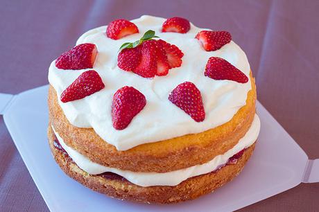 Victoria sponge cake easy recipe