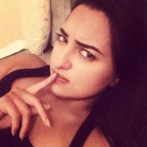 7 times Sonakshi Sinha Proves That She Is A Selfie Queen