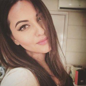 7 times Sonakshi Sinha Proves That She Is A Selfie Queen