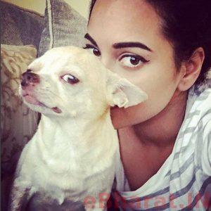 7 times Sonakshi Sinha Proves That She Is A Selfie Queen