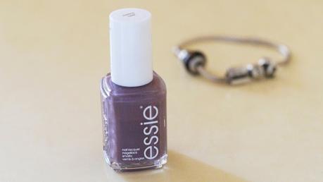 ESSIE MERINO COOL NAILPOLISH REVIEW AND SWATCHES