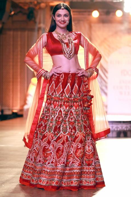 Amazing Ways to Style Indian Wedding Outfits From Fashion Week 2016!