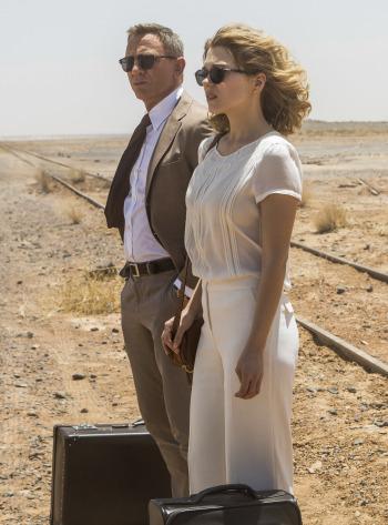 Spectre – Brown Linen-Blend Jacket in Morocco Daniel Craig and Léa Seydoux as James Bond and Dr. Madeleine Swann, respectively, in Spectre (2015).